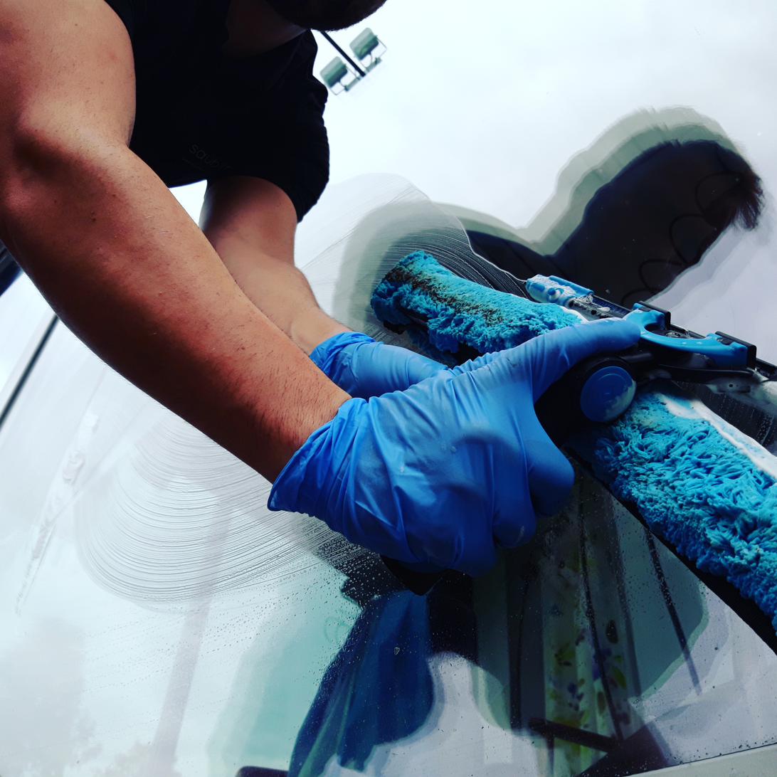 Fensterreinigung Münster – streifenfreies Ergebnis mit vollentsalztem Wasser